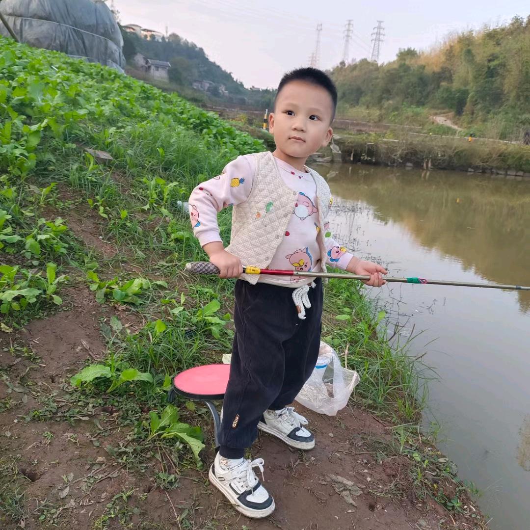 承接各种钢结构，彩钢棚活动板房