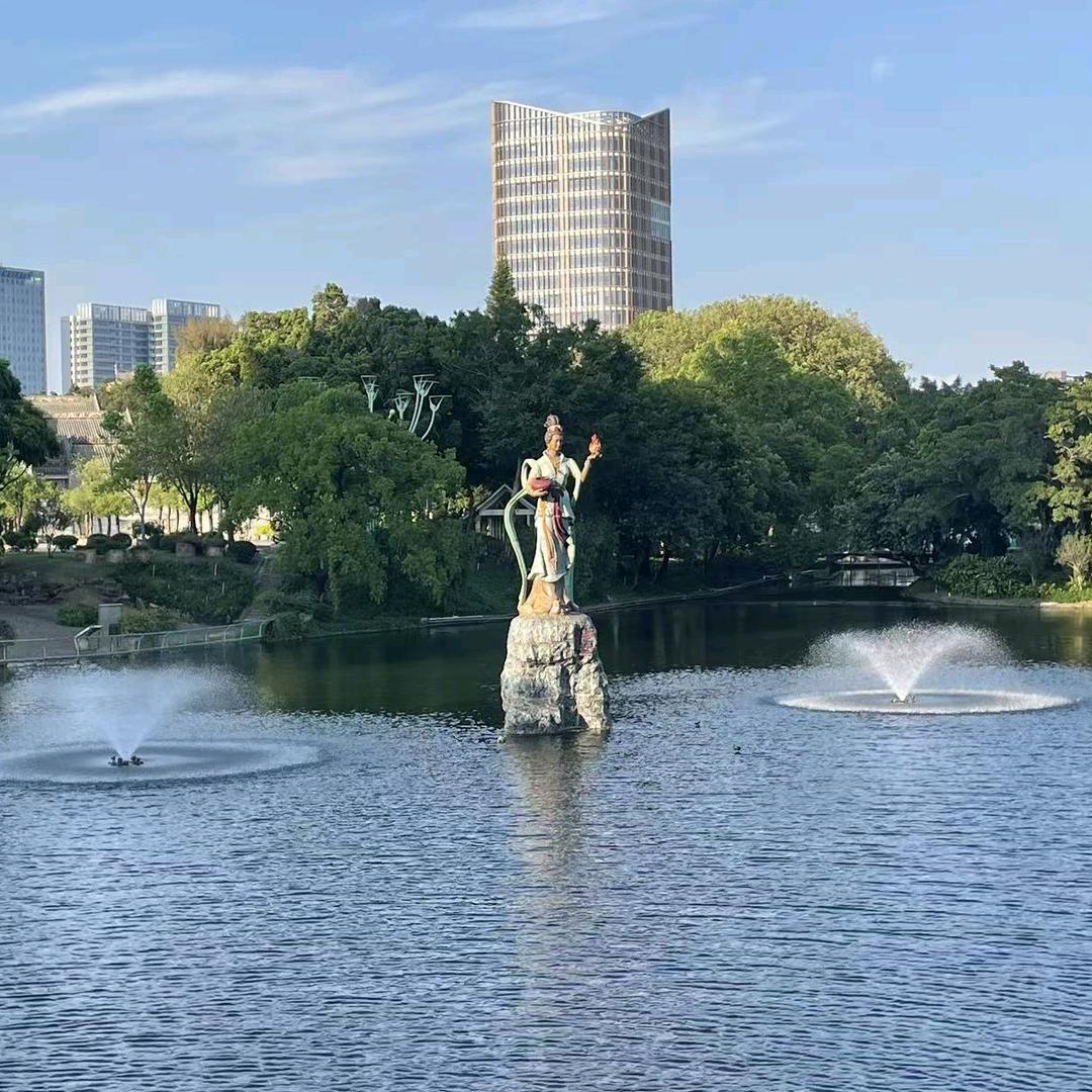 LW莱芜瓷砖超市