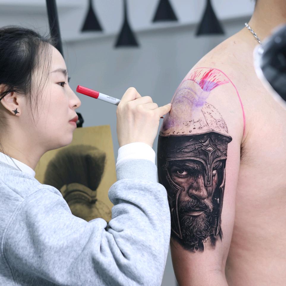 汪语（纹身师）