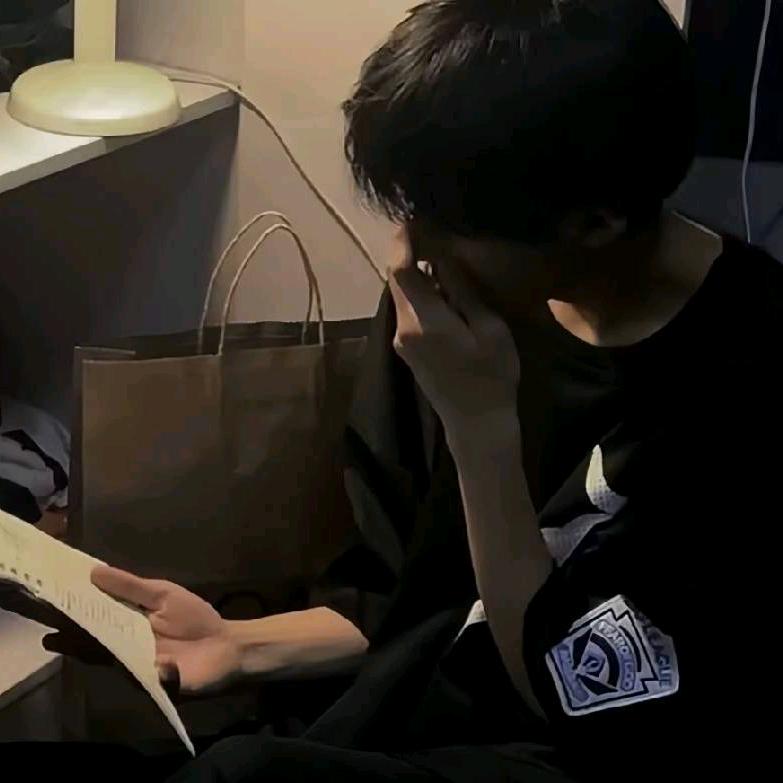 不亮灯的街^ω^