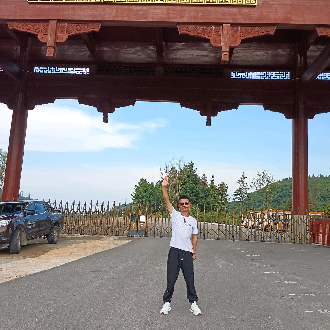 瓮安富铭二手名车贸易公司