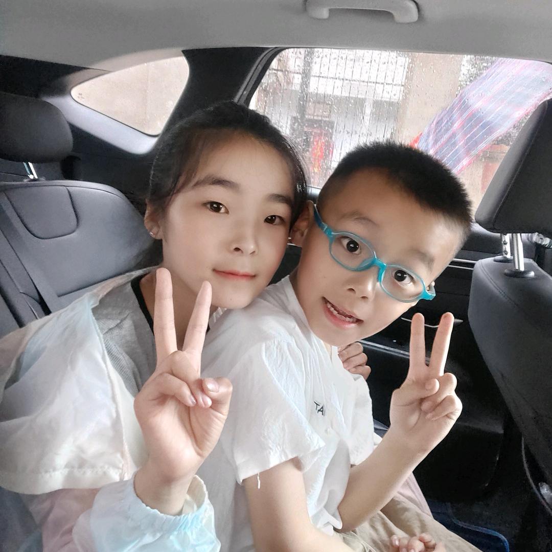 阳光过后见彩红