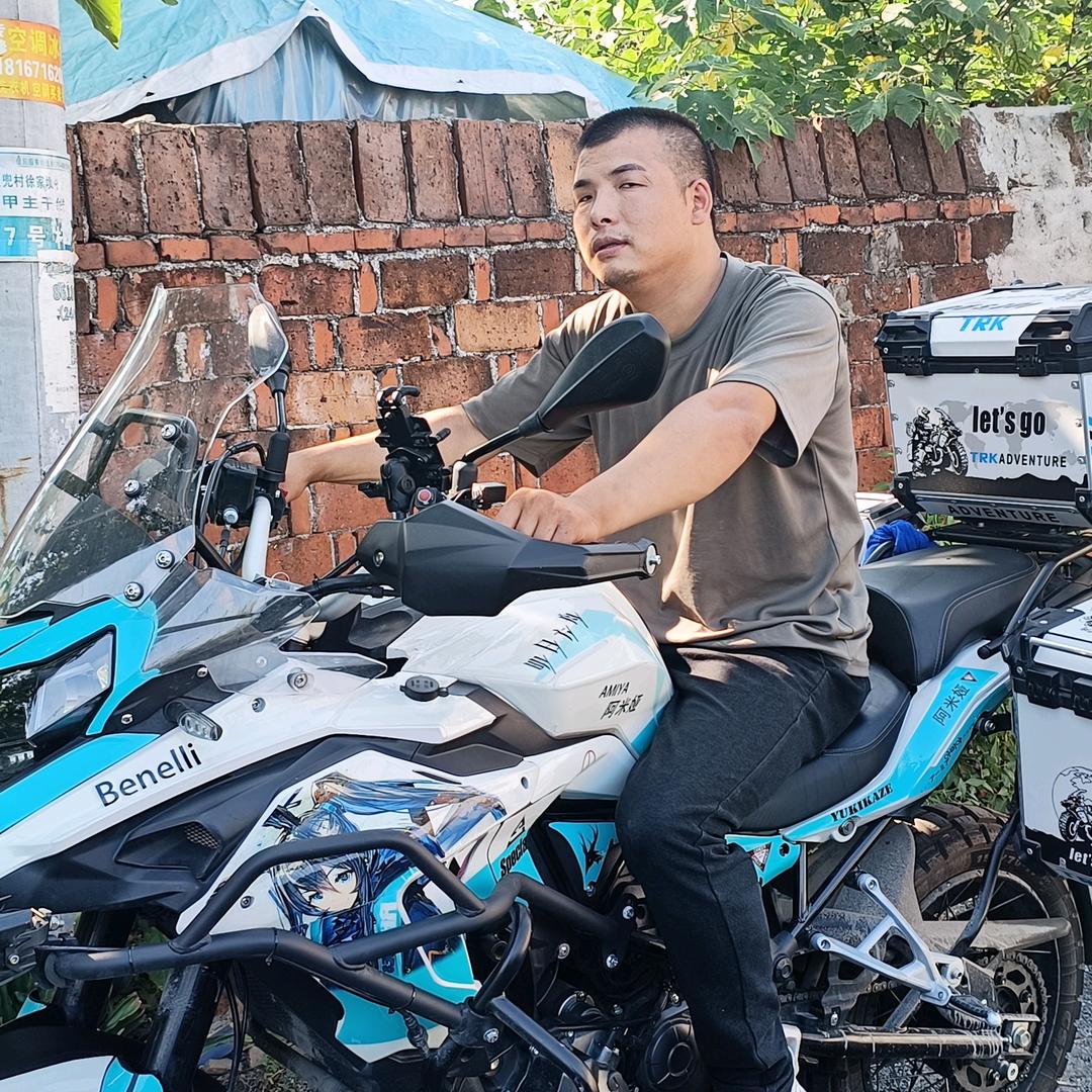 骚年户外也无聊