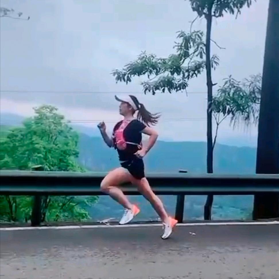 雨中飘玲