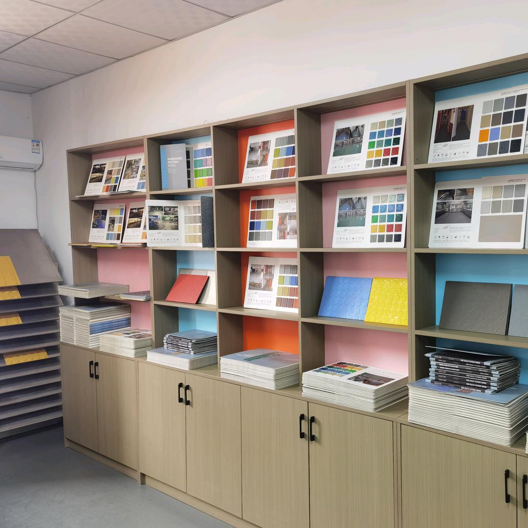 橡胶地板找秋风