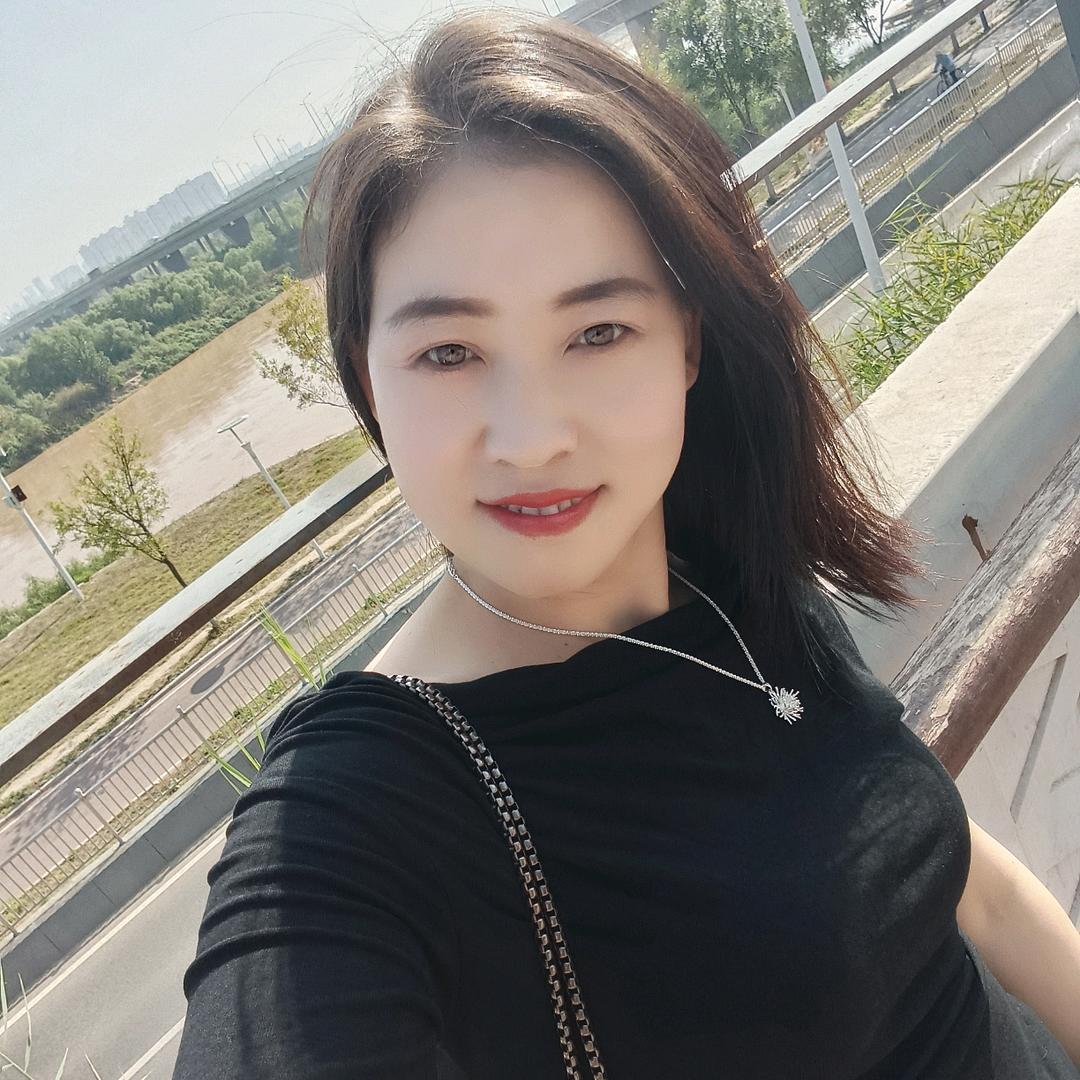 卖卤菜的小吴