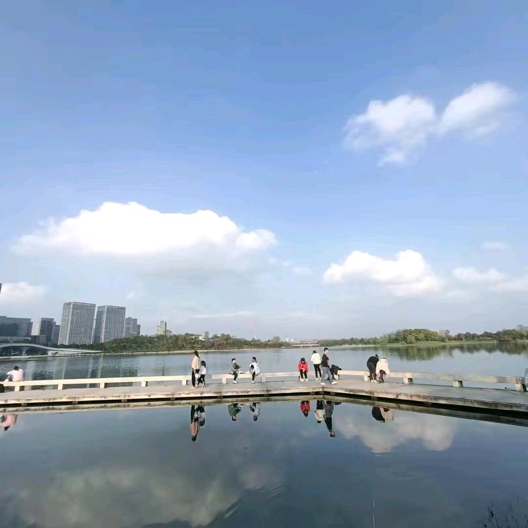 风雾缭绕。