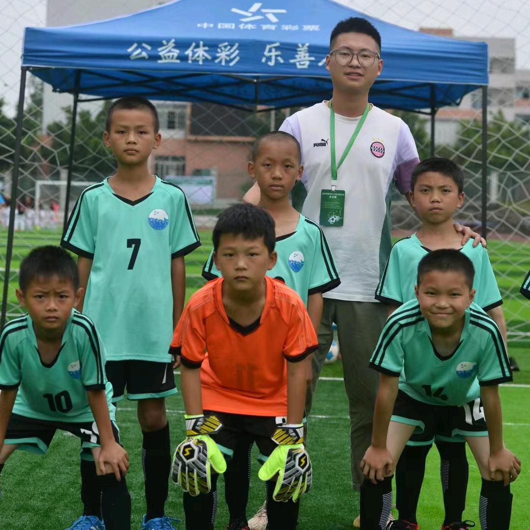 重生之我在小学当保安🌲