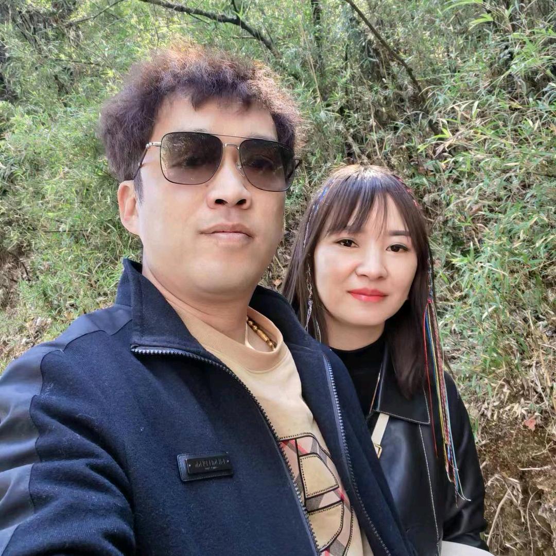 大眼睛双眼皮回族