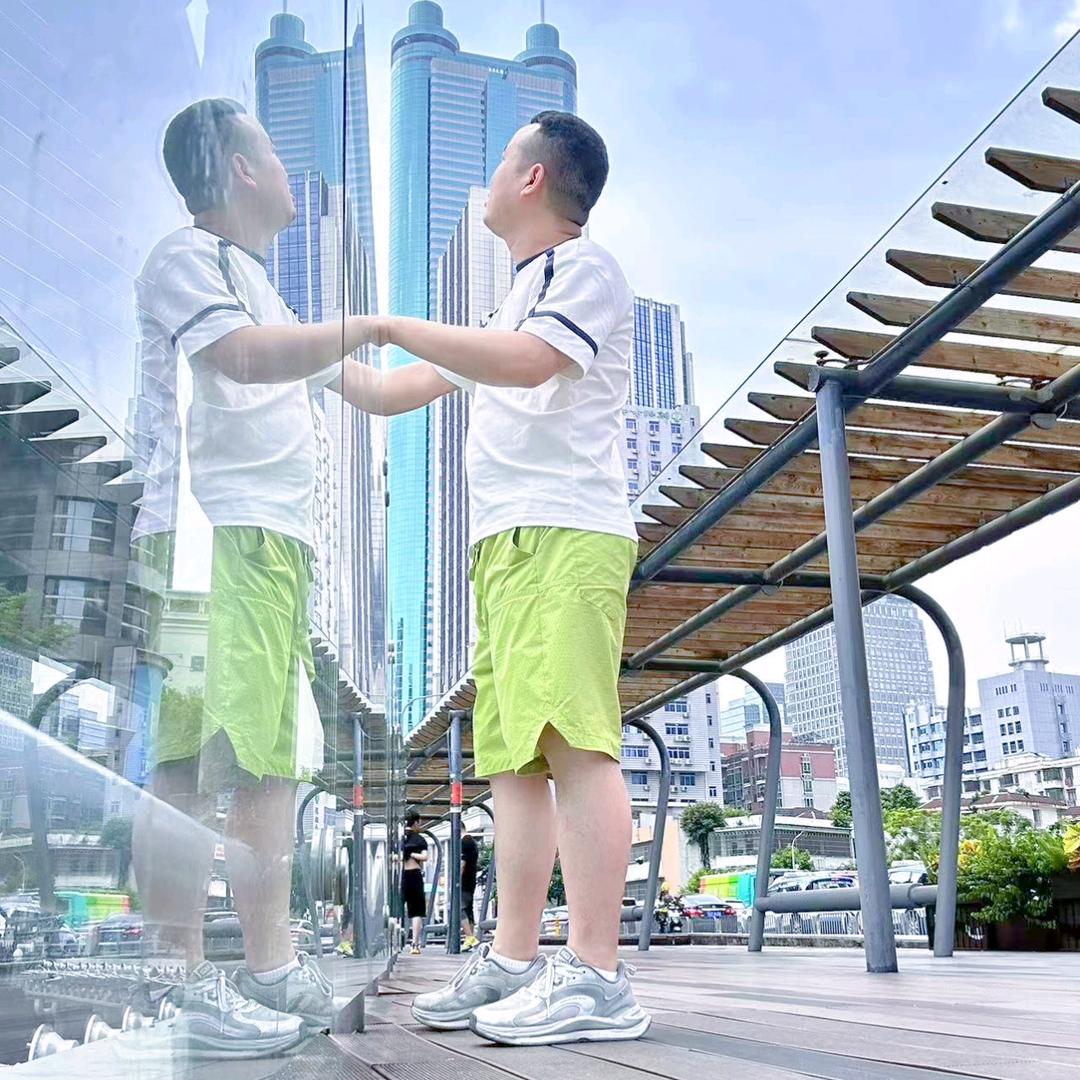 Amo.袁选。助听障业