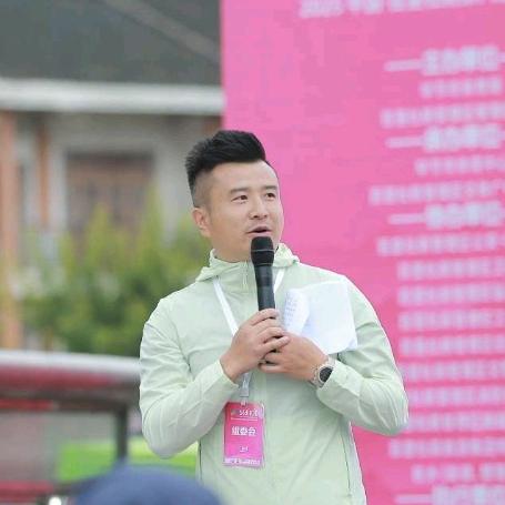 赛事主持人嘉州洋洋