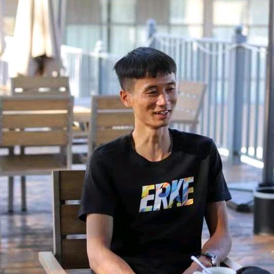 洗宾馆被子，的小杨