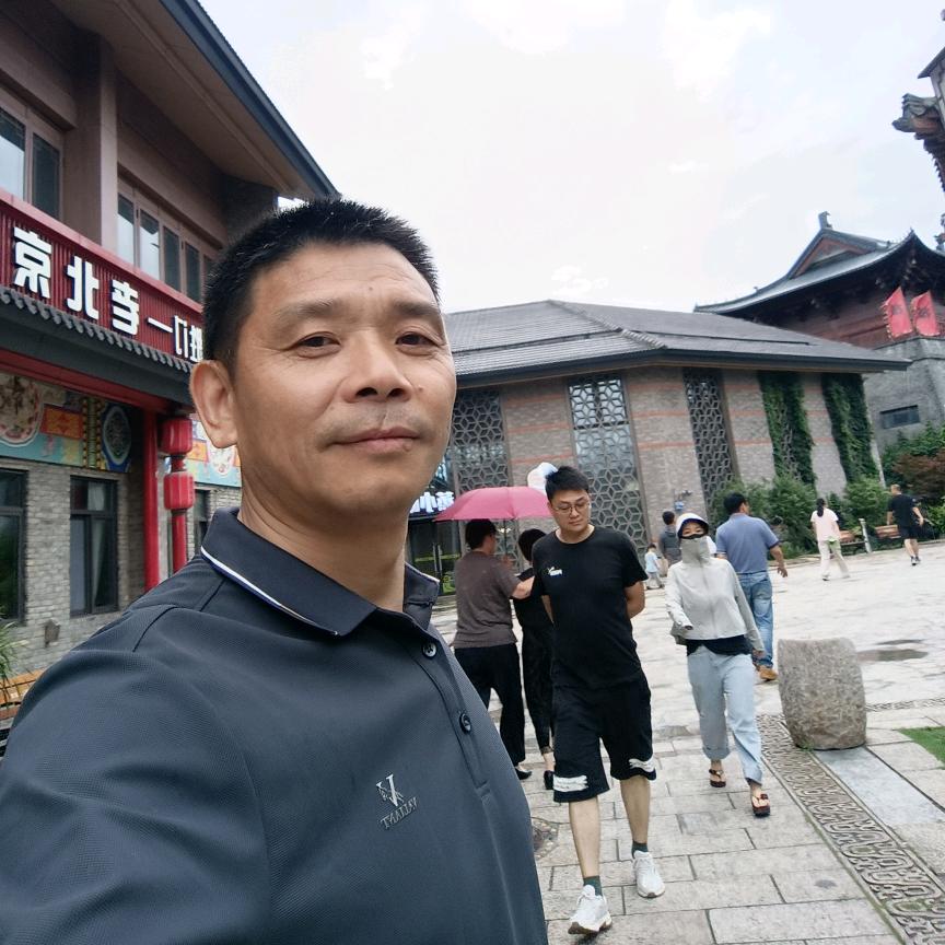 吴问祥<理想华莱董事>