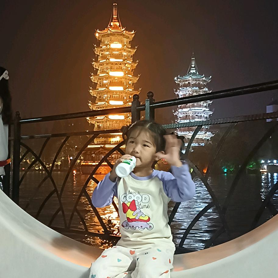 黎素威