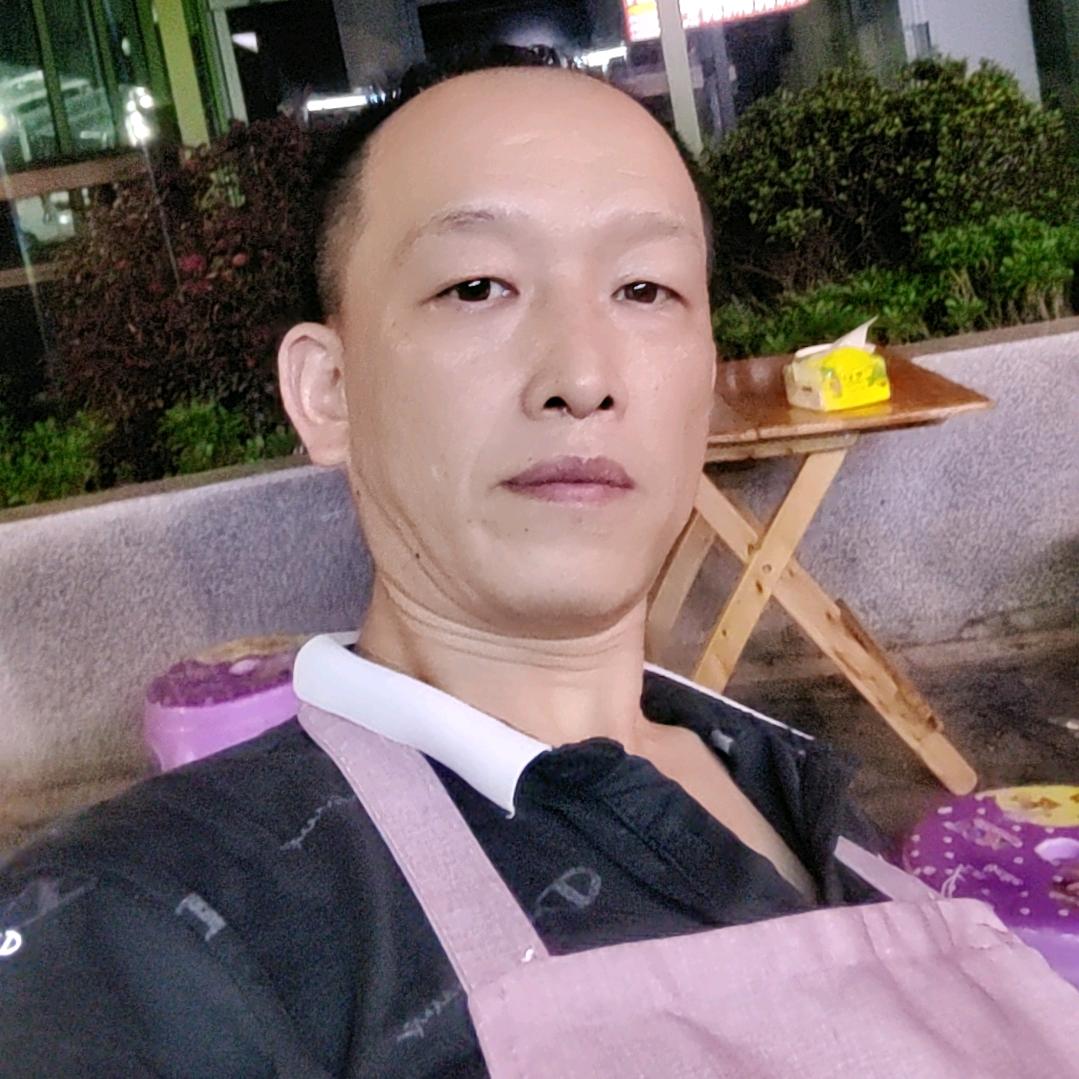 虎哥(猪脚饭摆摊记)