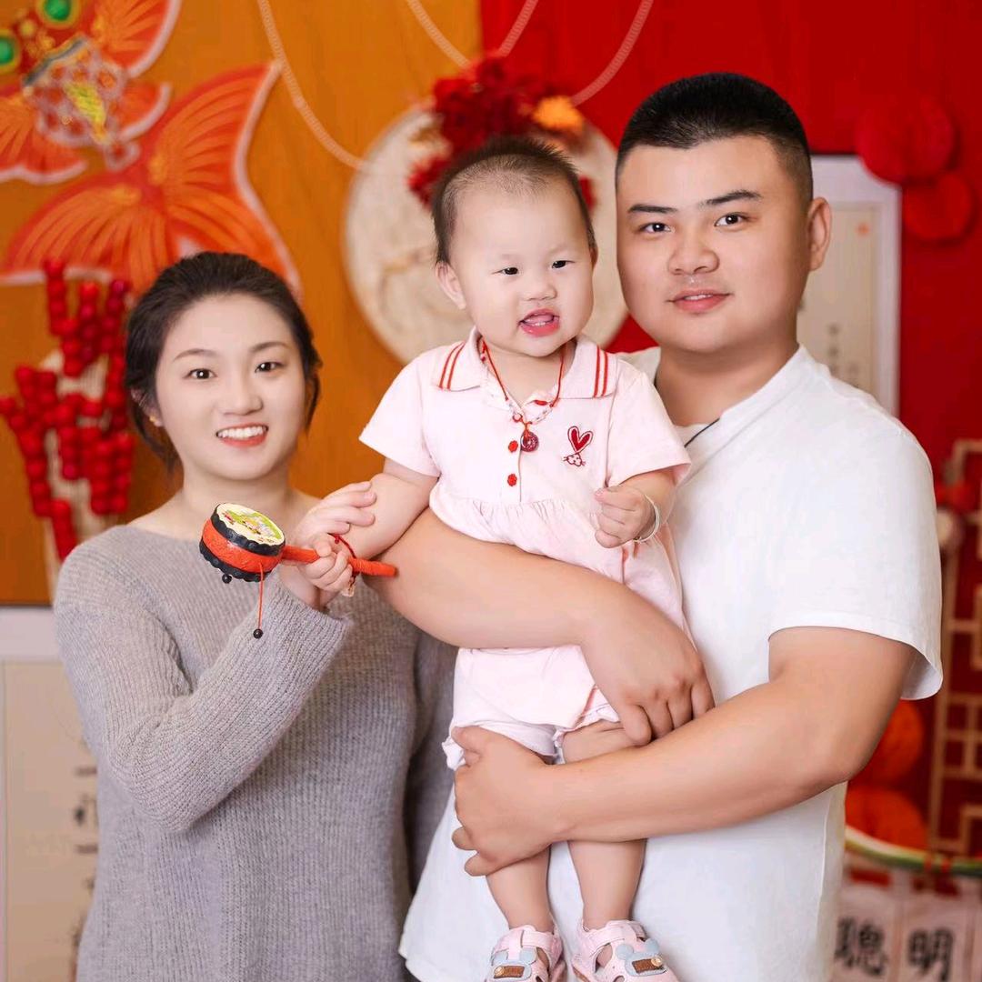 00后奶爸摆摊创业