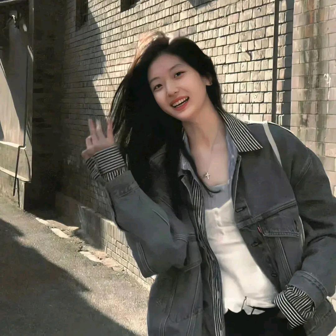 是小吕呐.
