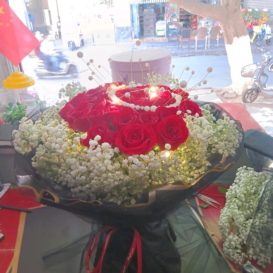 莱莉夢花艺馆西昌市区35分钟左右送到