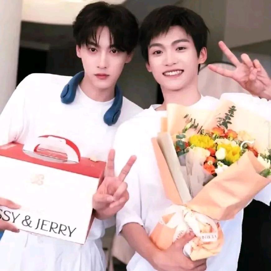 盛夏有雨，肆意生花