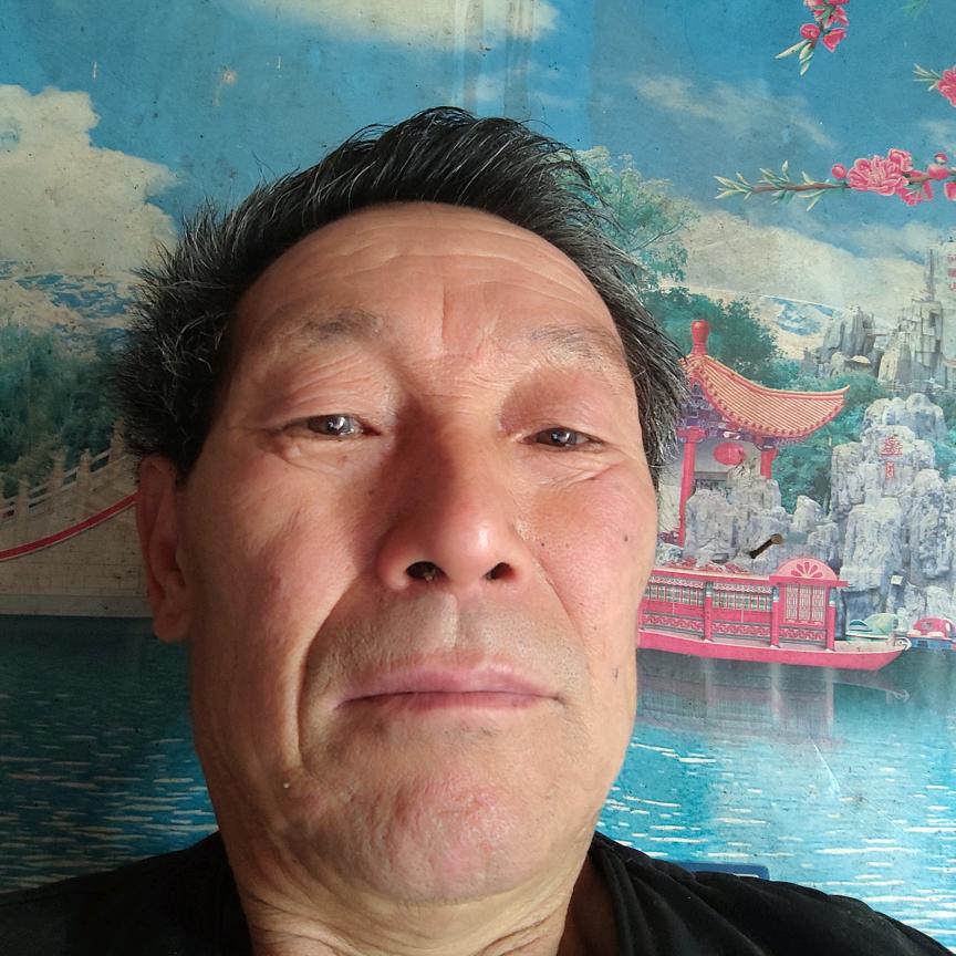 杜衡山橱窗