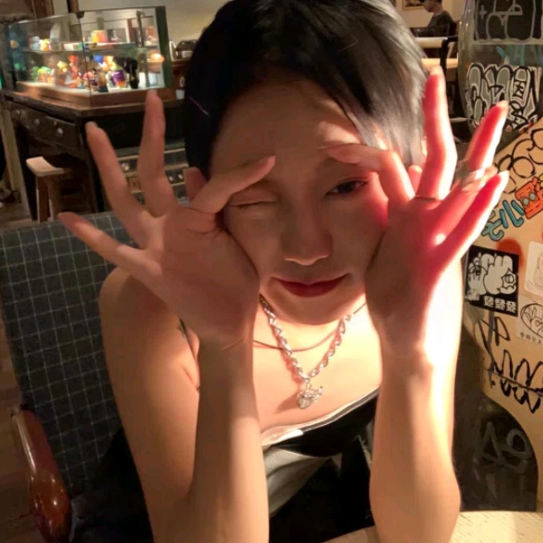 纯情性感母蟑螂