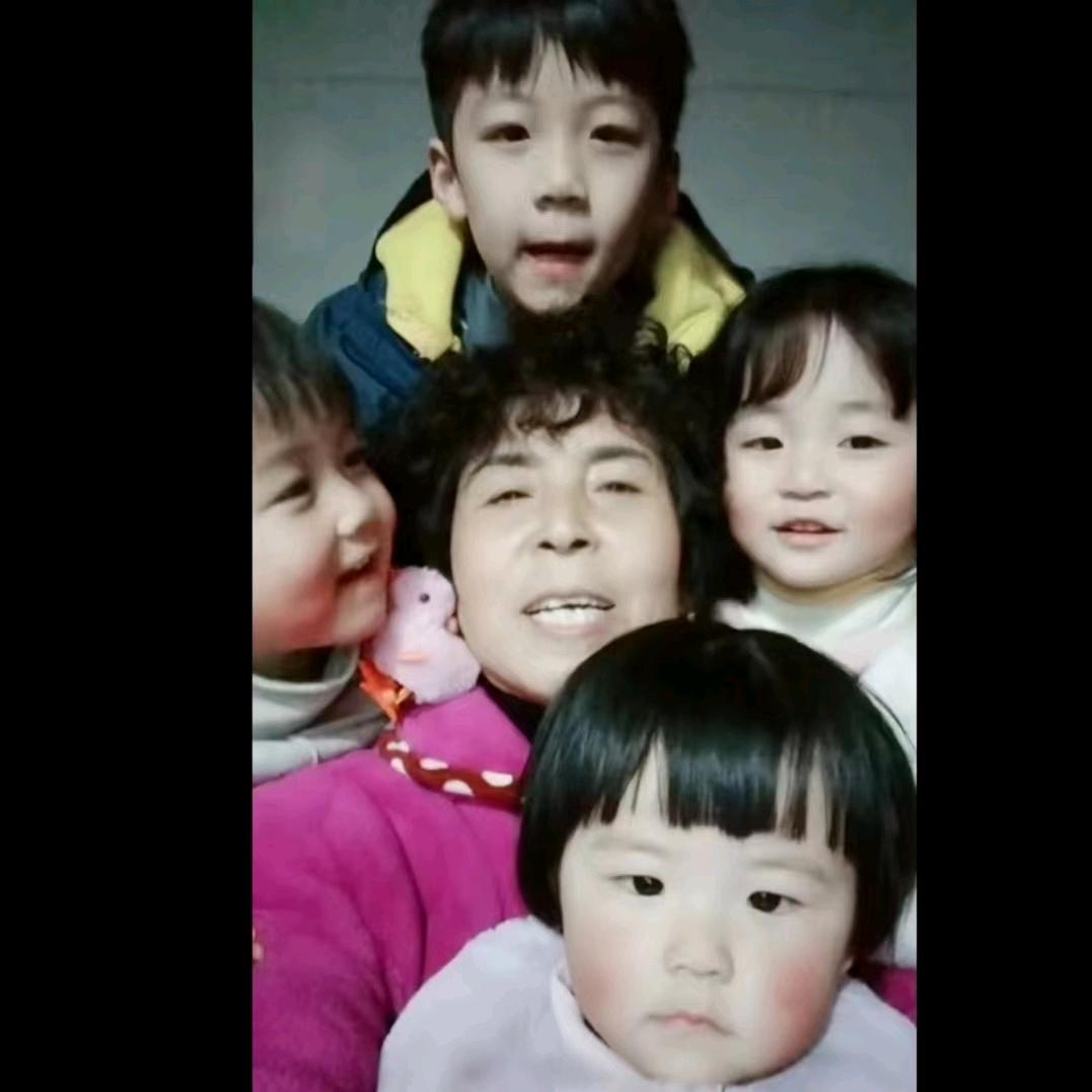 四个宝宝的奶奶