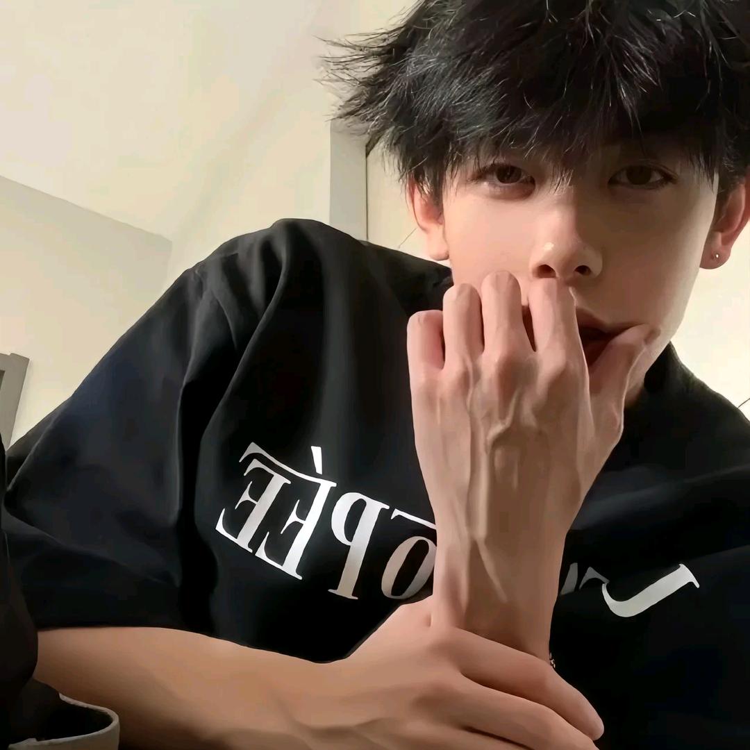 帅到被连打 18 拳