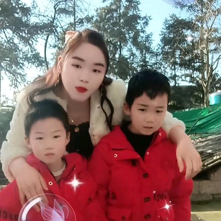 单身妈妈有两个儿子