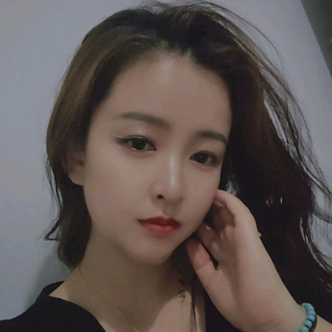 一个很哇塞的小姐姐