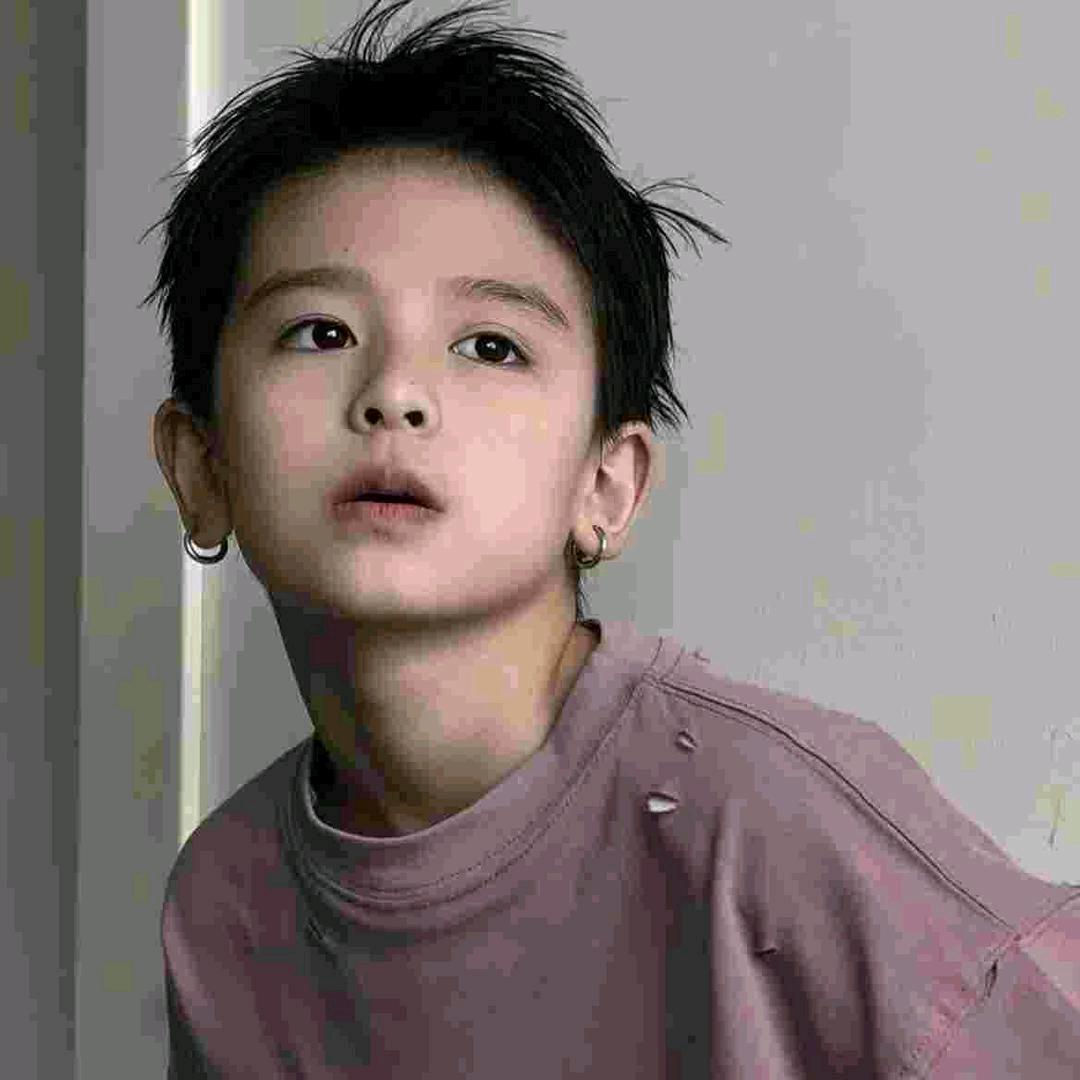 人总是以为没走过的路开满鲜花