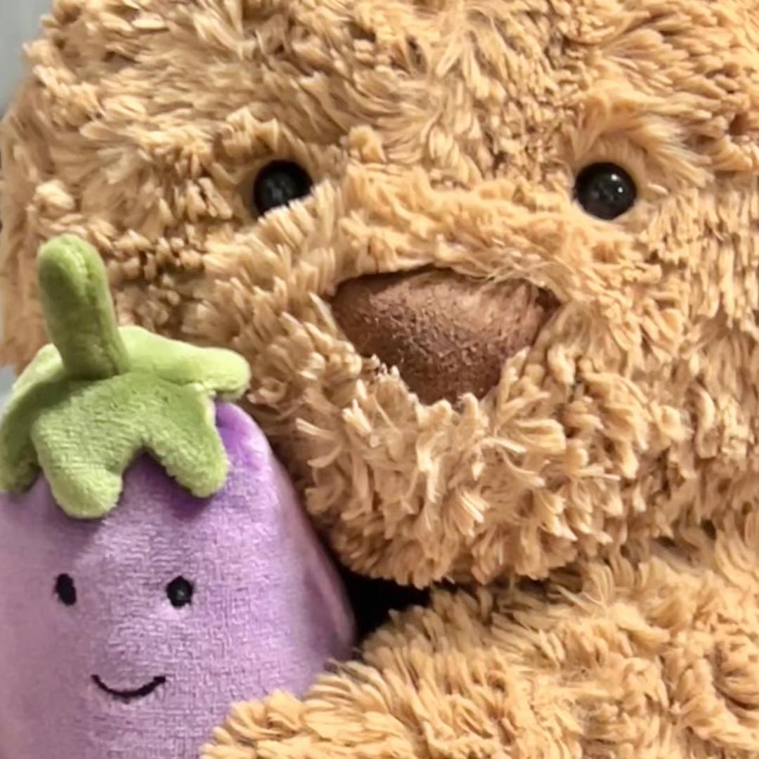 想睡觉的小茄子