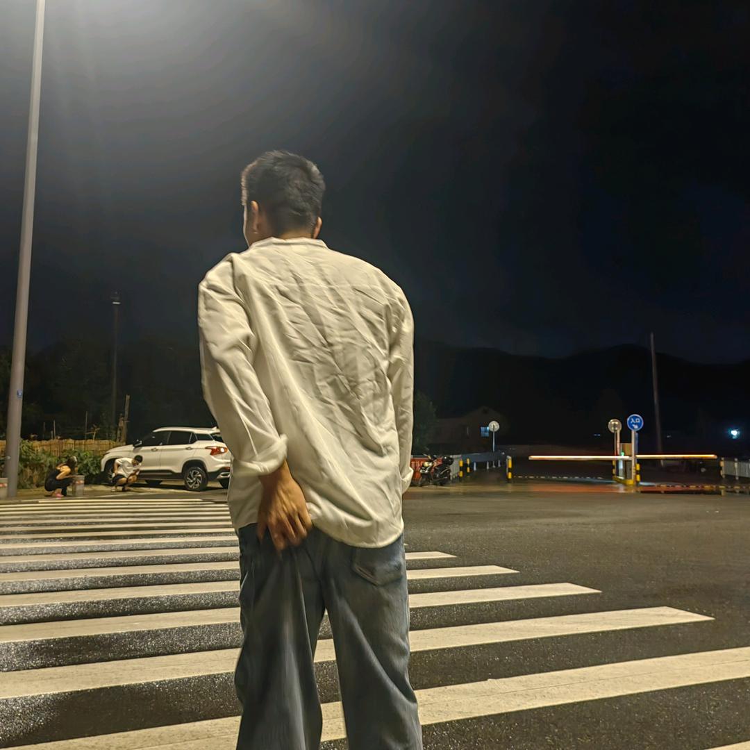 把腿放我肩上
