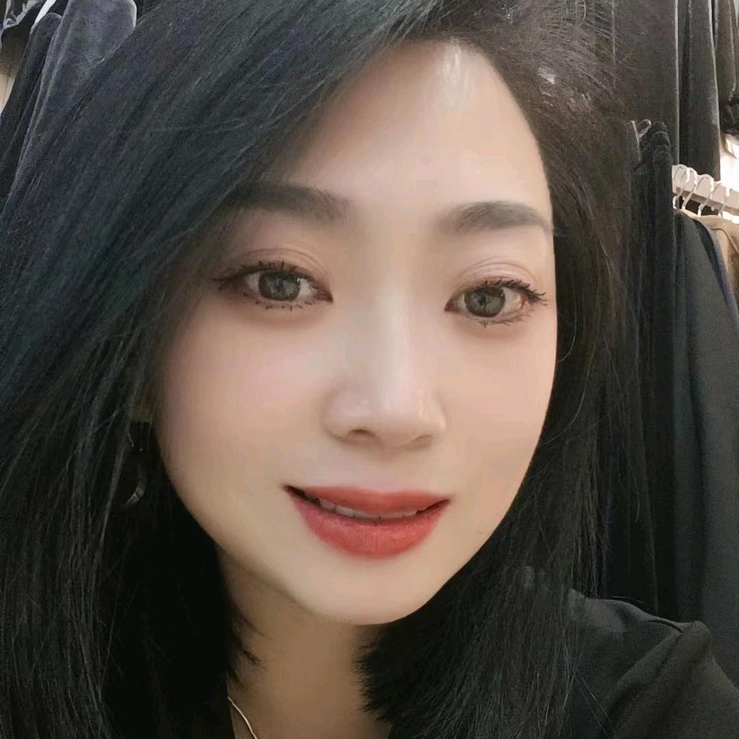 依鑫芊精品女装