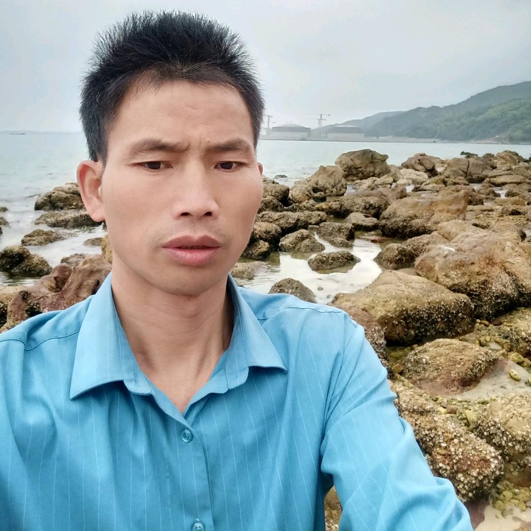 装修。贴砖。连吊颈。柜子。样样做。