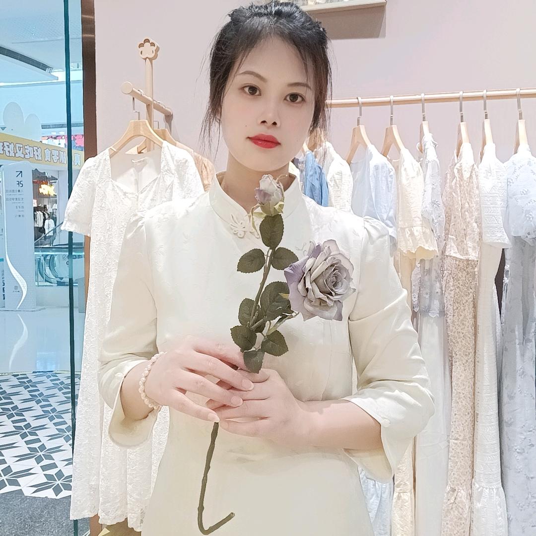 固执de周周吖💕