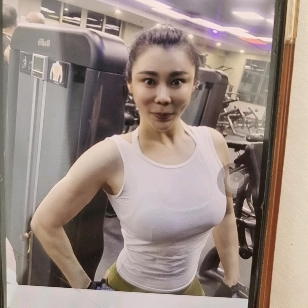英子健身美食（56岁的小姐姐）