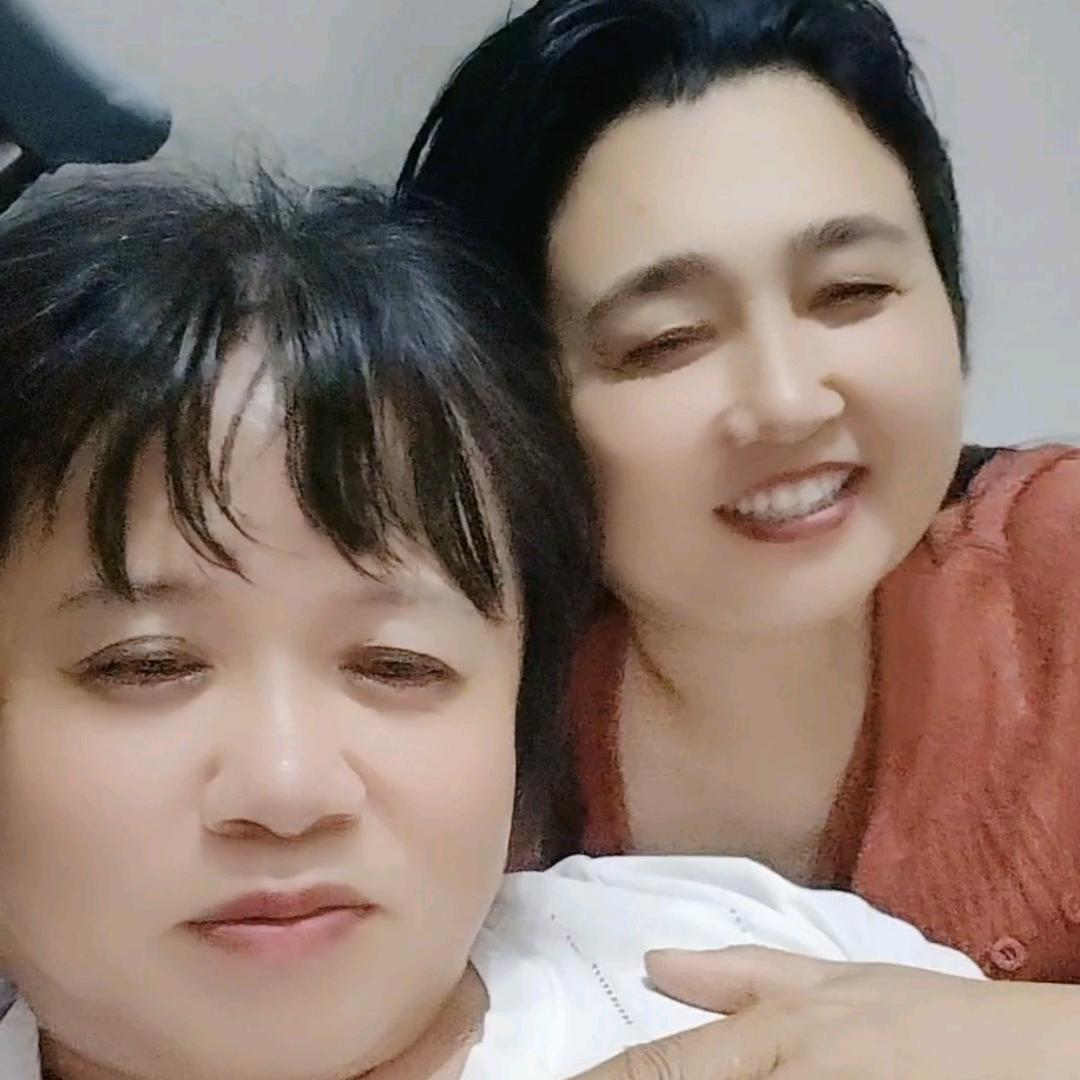 异路👩‍❤️‍👩相伴