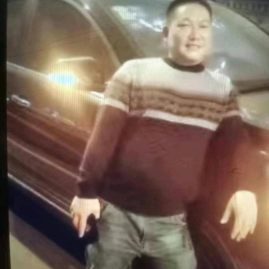 敲墙铲墙灰，水泥石粉