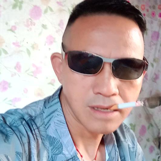 孤独一人。