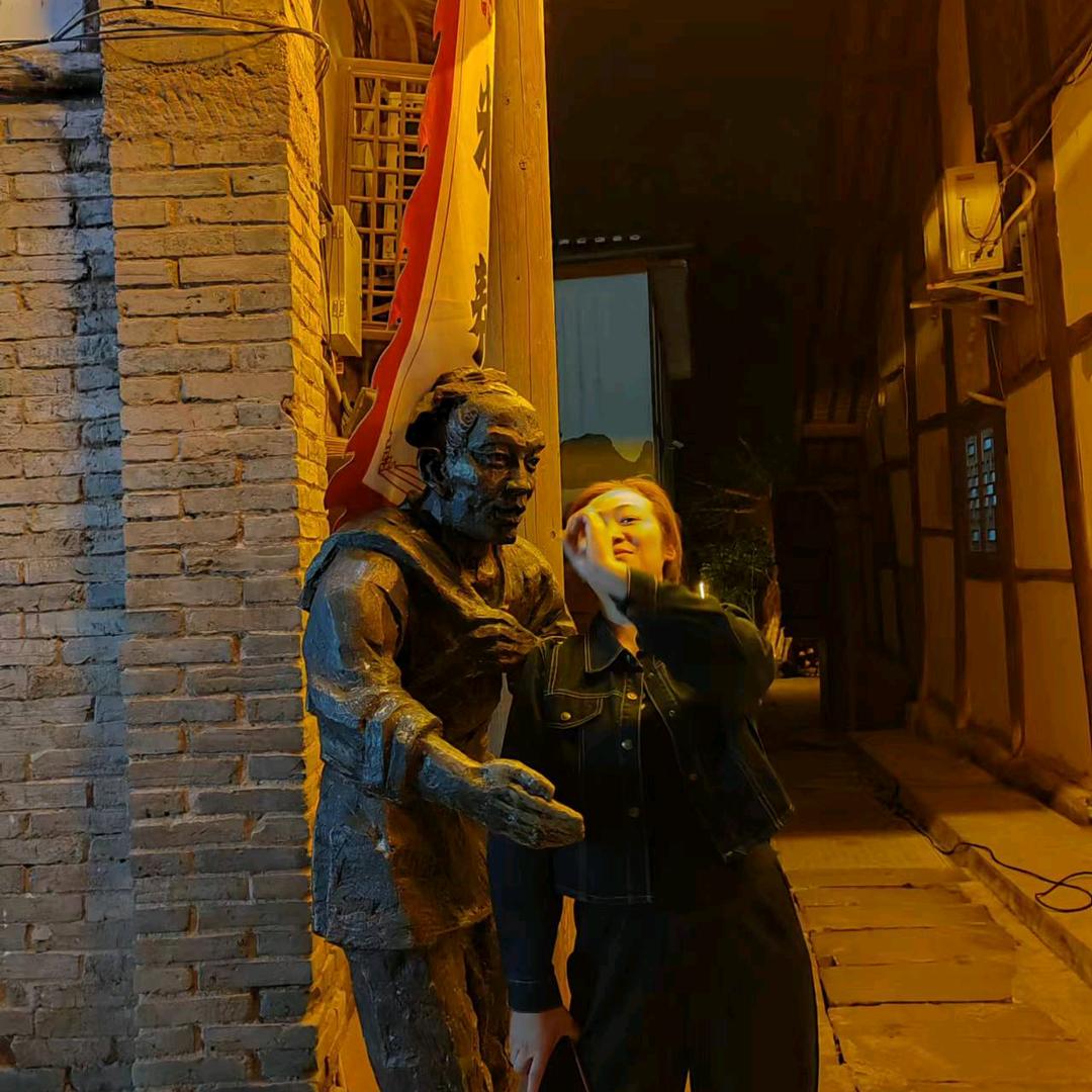 艳姐……好大个烟锅粑