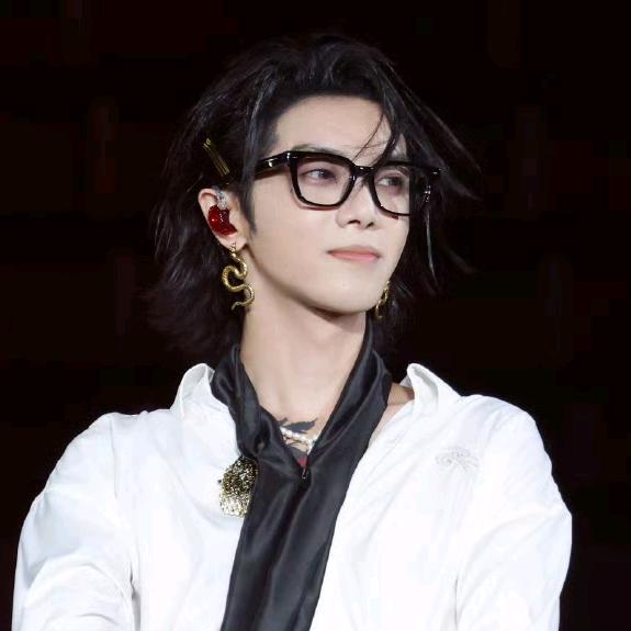 虾滑爱好者(中秋和华晨宇一起赏月版)