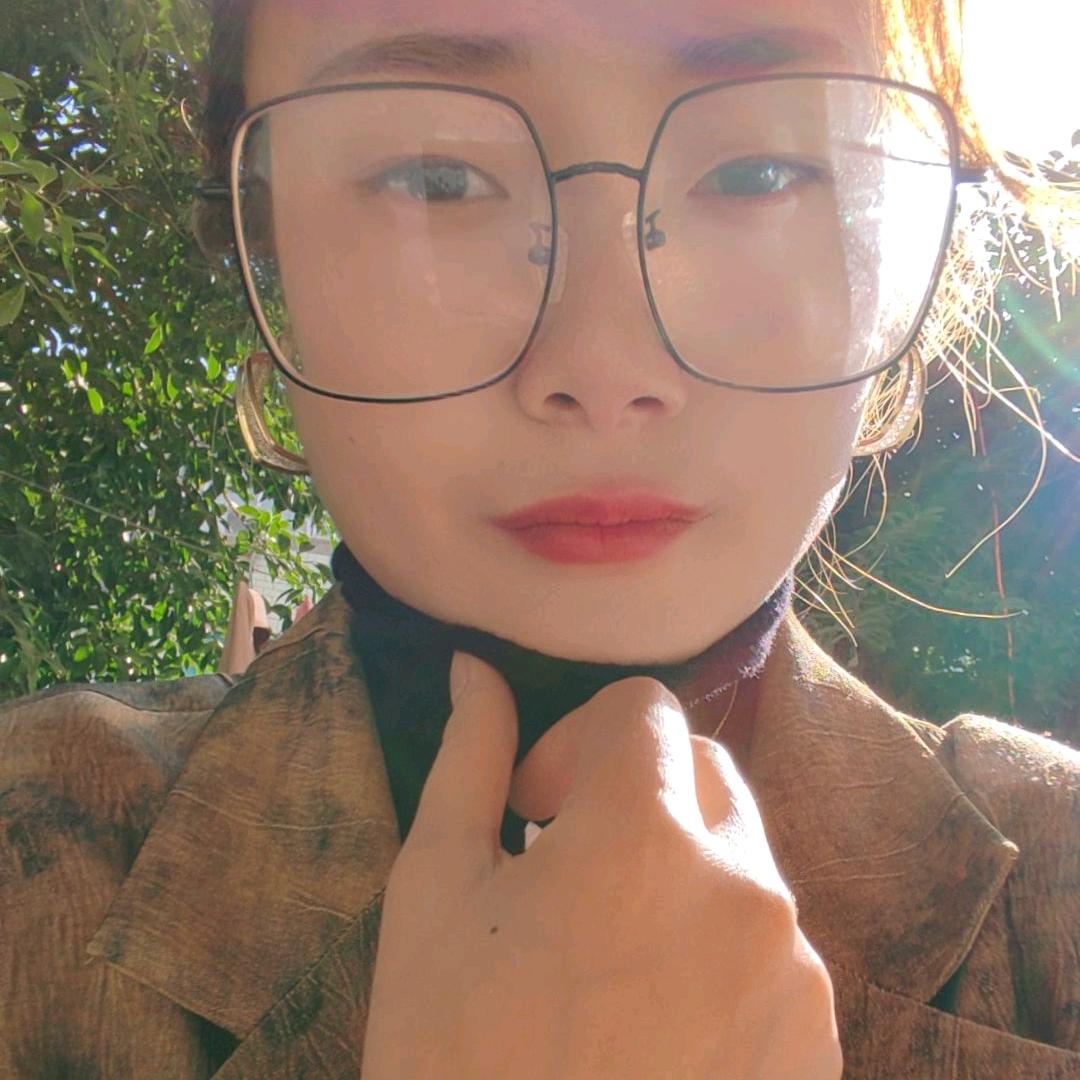 @小虎牙君君