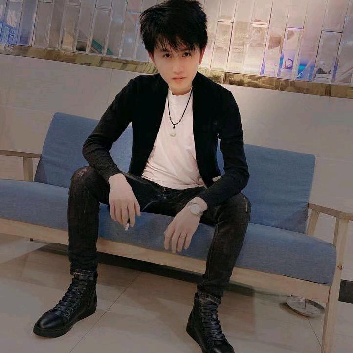 华仔。