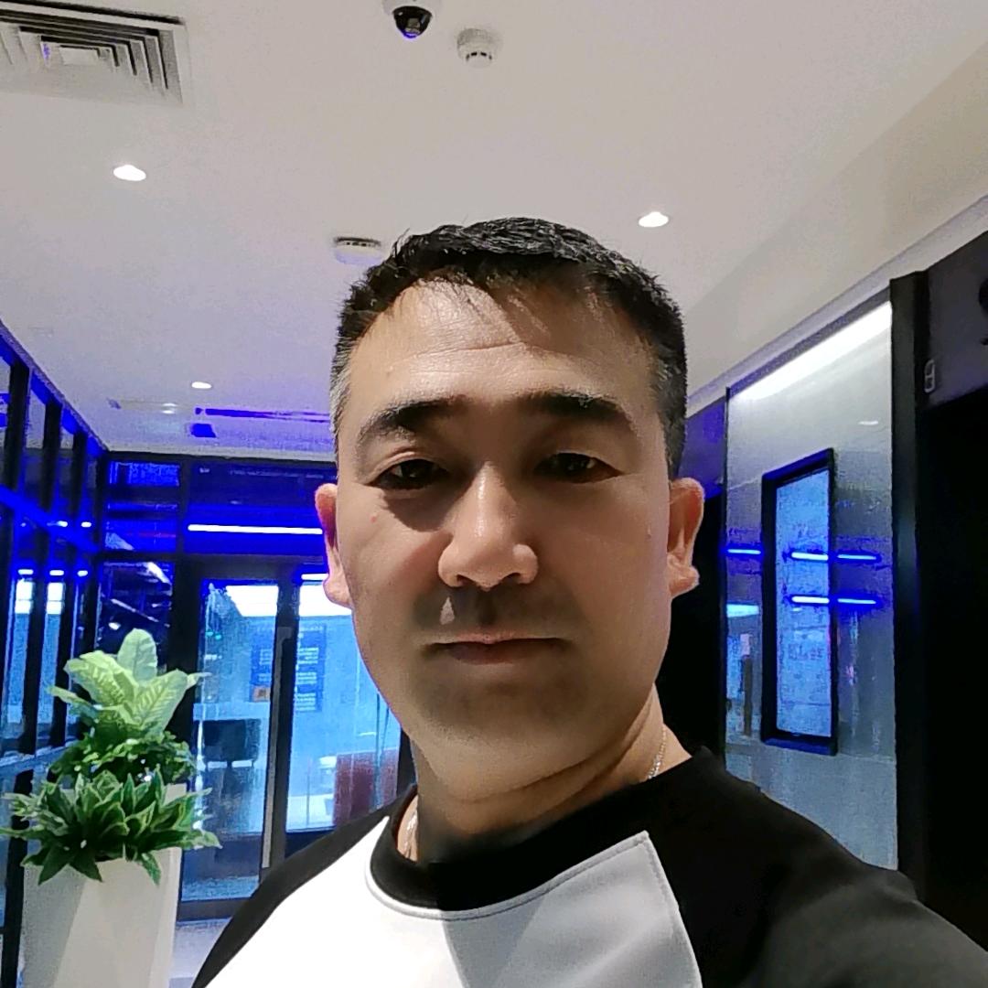 王德成。