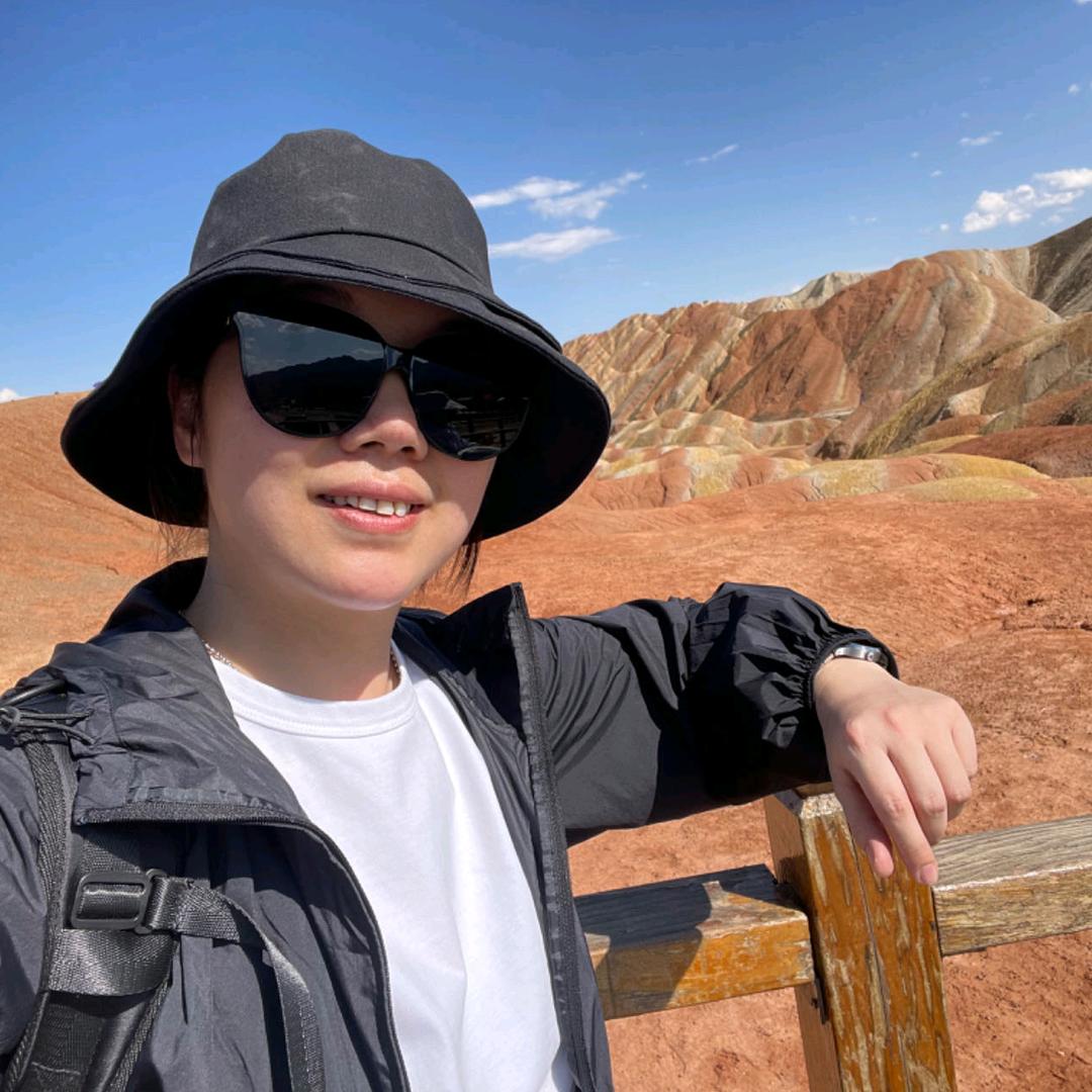 晨间读书的美业老板娘