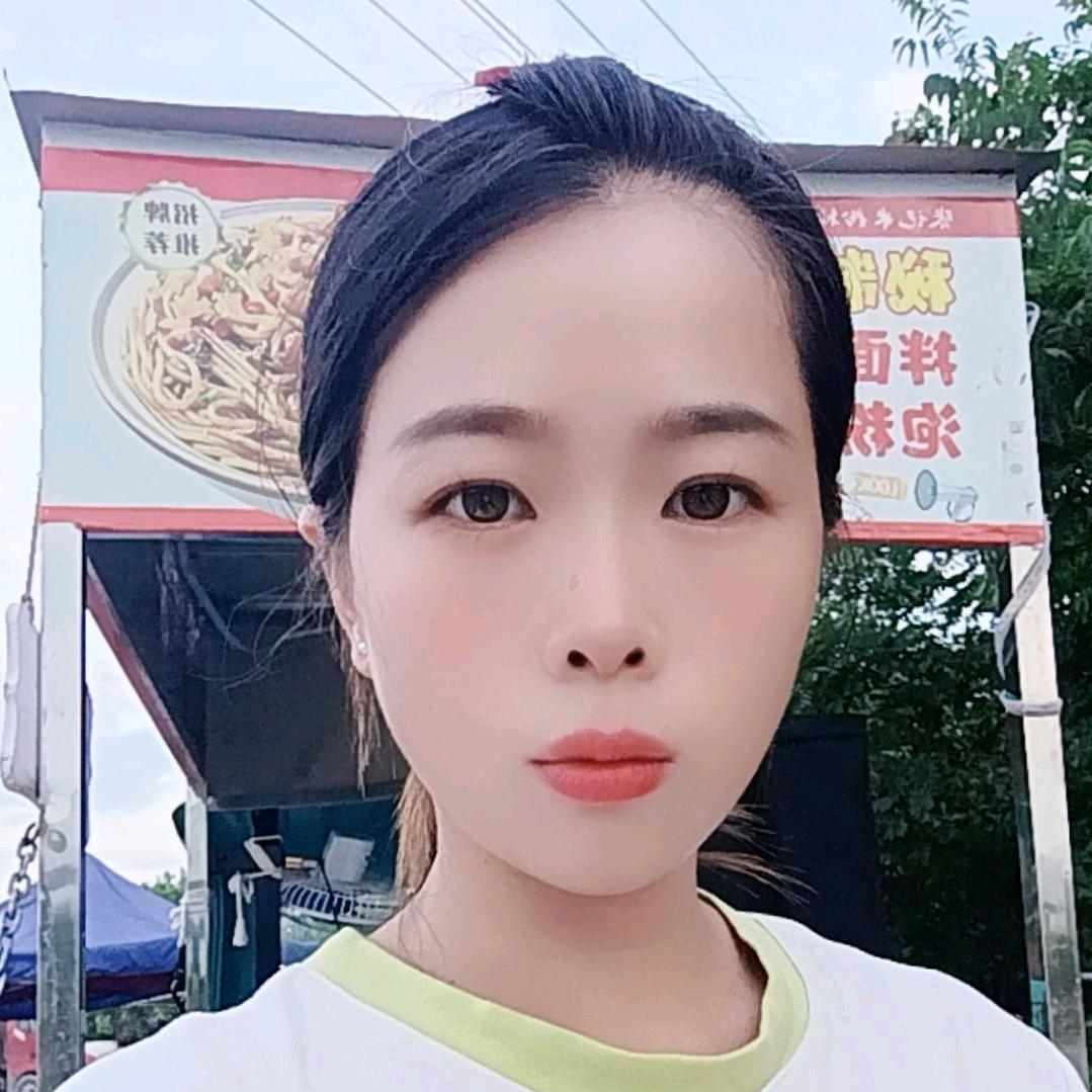 瑶瑶在摆摊