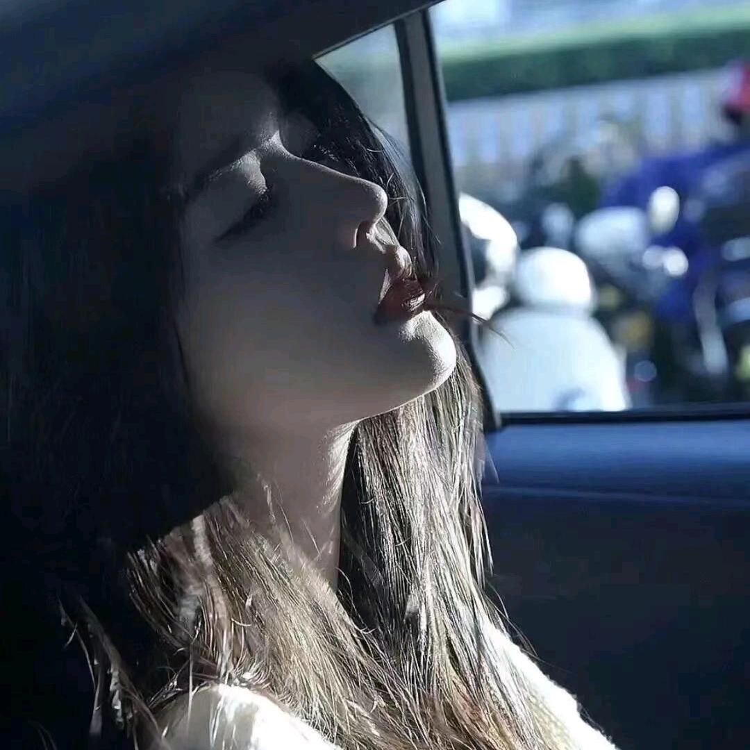 忧郁小妍