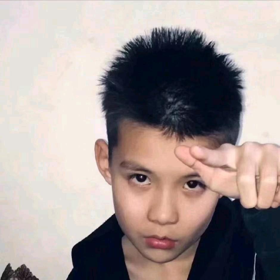 那晚我尿的很高 以为能挡住脸上流的泪