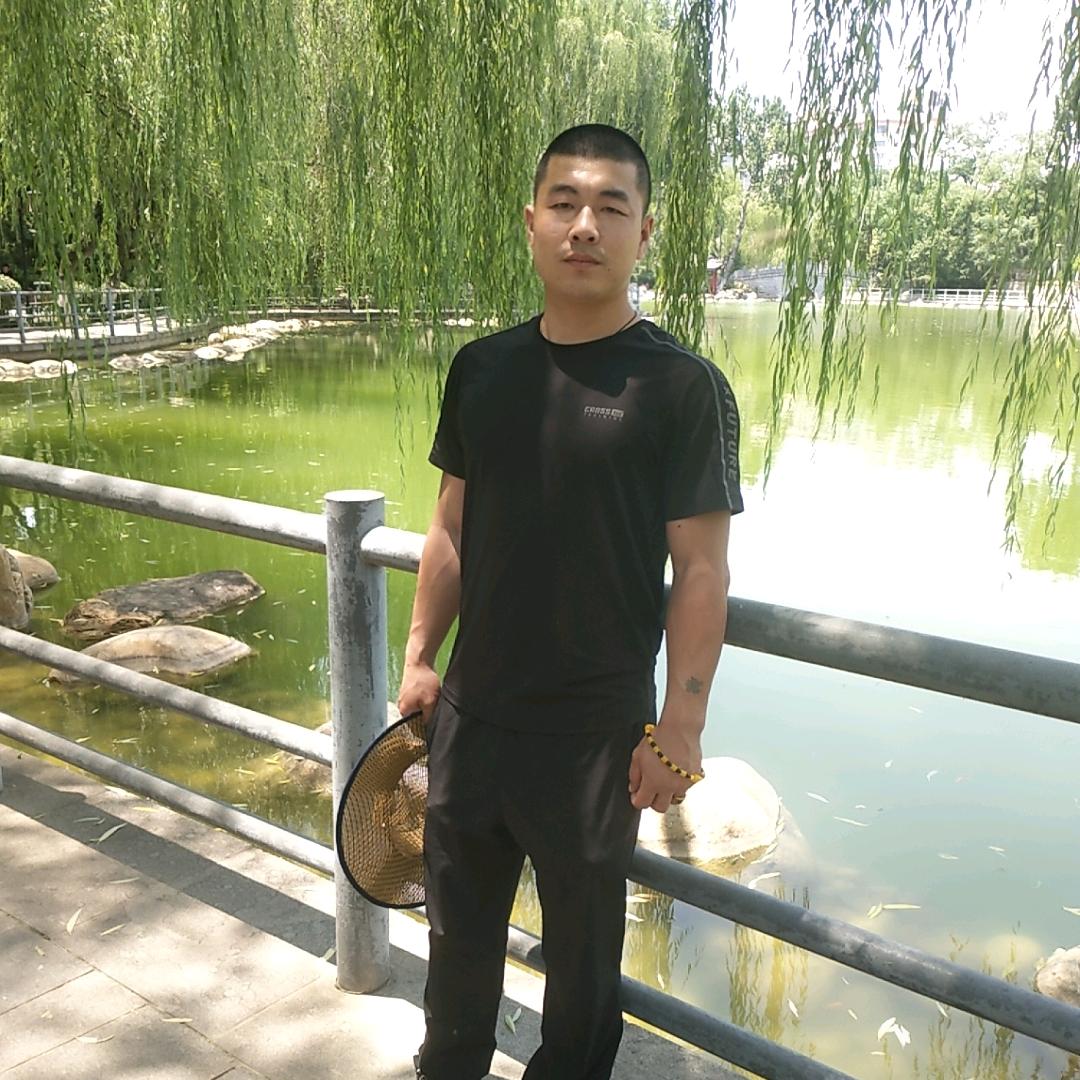 九爷牙缝有点大