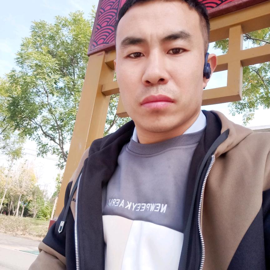 笑起来有酒窝的男人